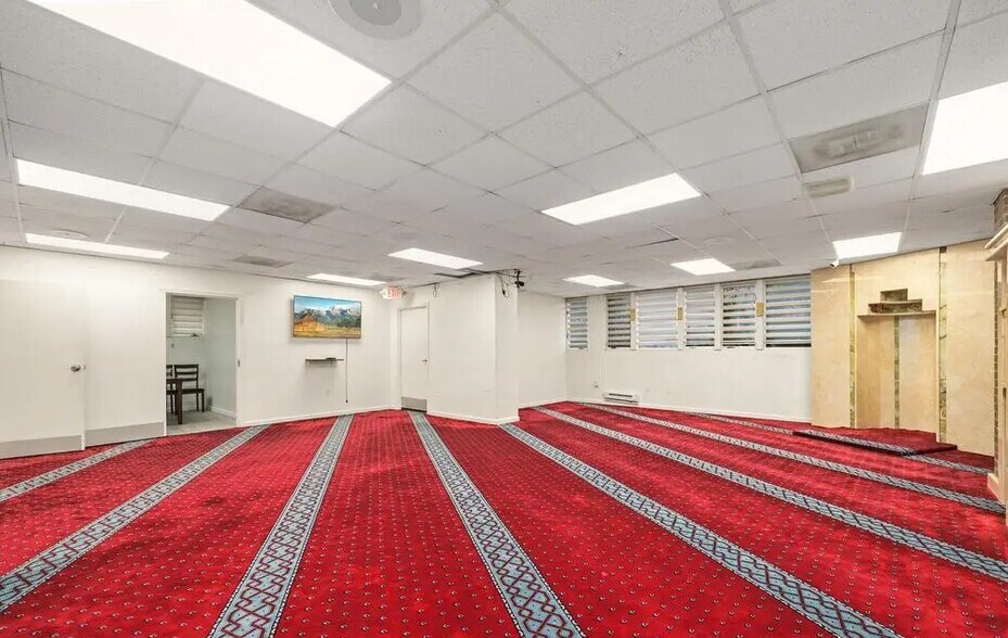 More Photos Of 4200 Daniels Ave, Annandale Office For Sale