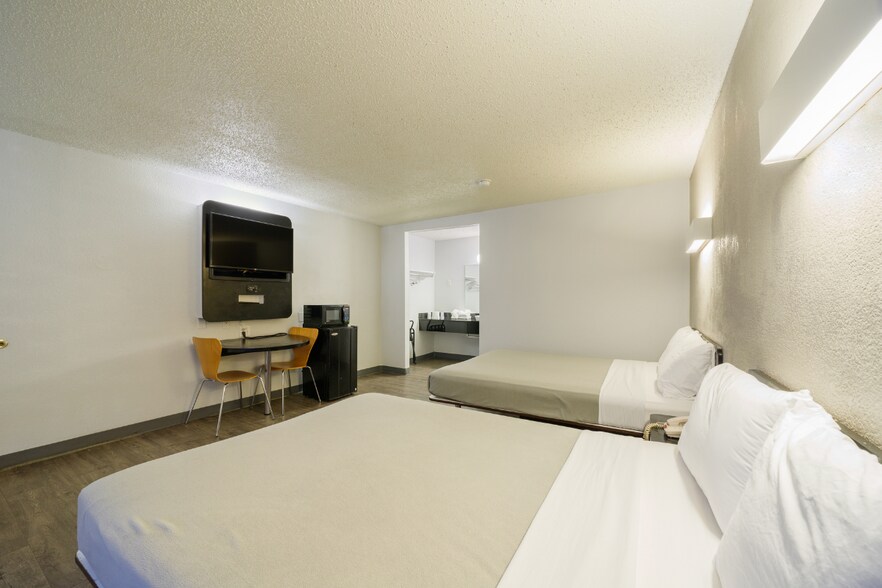 More Photos Of 5522 N Pan Am Expy, San Antonio Hotel For Sale