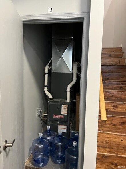 More Photos Of 7714-7718 S Broadway, Saint Louis Coworking Space