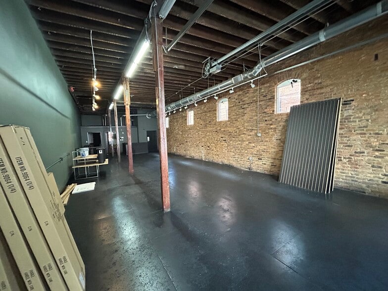 More Photos Of 299 Peters St, Atlanta Flex For Lease