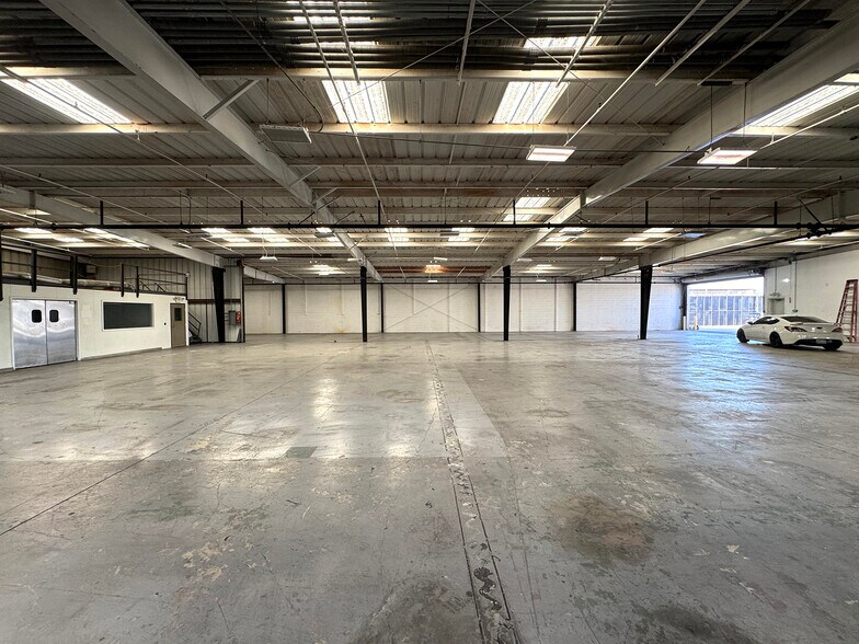 More Photos Of 1705 E Hooper Ave, Los Angeles Warehouse For Sale
