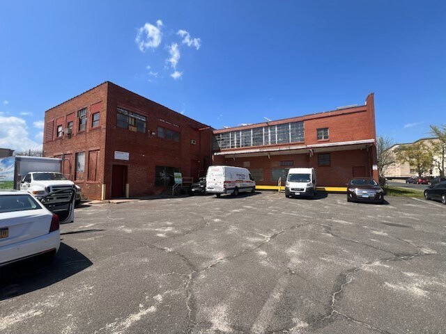 More Photos Of 19-29 Lafayette St, Hartford Distribution For Sale