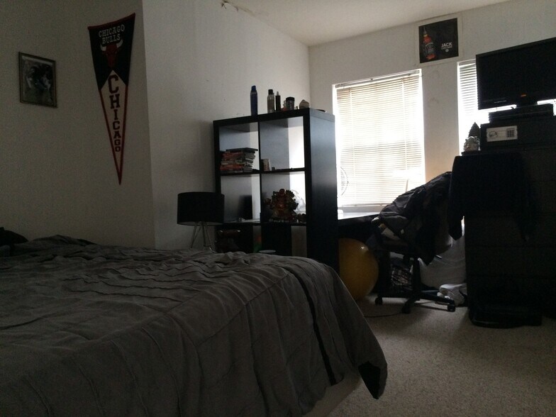 More Photos Of 2825 N Lincoln Ave, Chicago Storefront Retail Residential For Sale