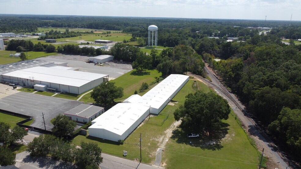 More Photos Of 404 S Shelfer St, Quincy Warehouse For Lease