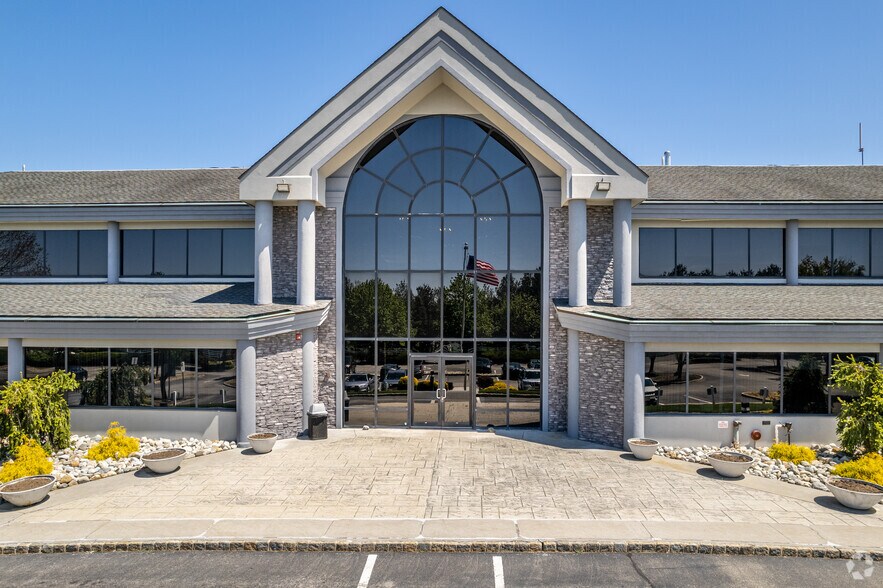 More Photos Of 500 Craig Rd, Manalapan Township Office For Lease