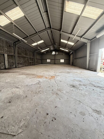 More Photos Of 6107 W 34th St, Houston Warehouse For Lease