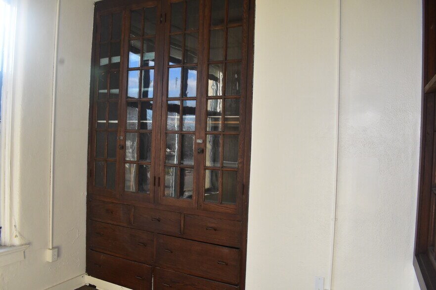 More Photos Of 200 E Arlington St, Waterloo Apartments For Sale