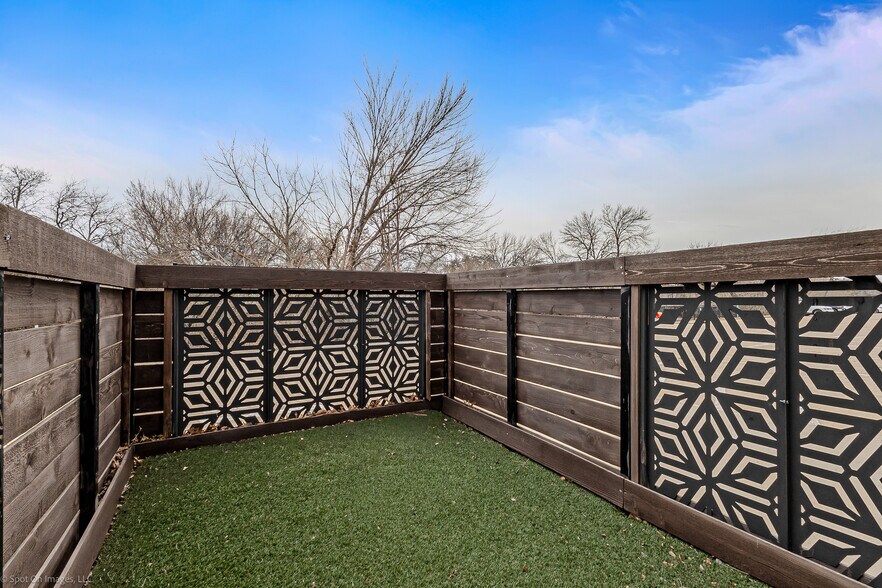 More Photos Of 1380 River Bend Dr, Dallas Office For Sale