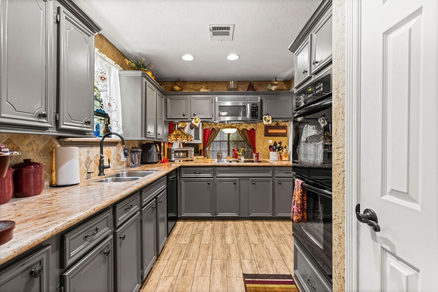 More Photos Of 19094 FM 2854 Rd, Montgomery Office Residential For Sale