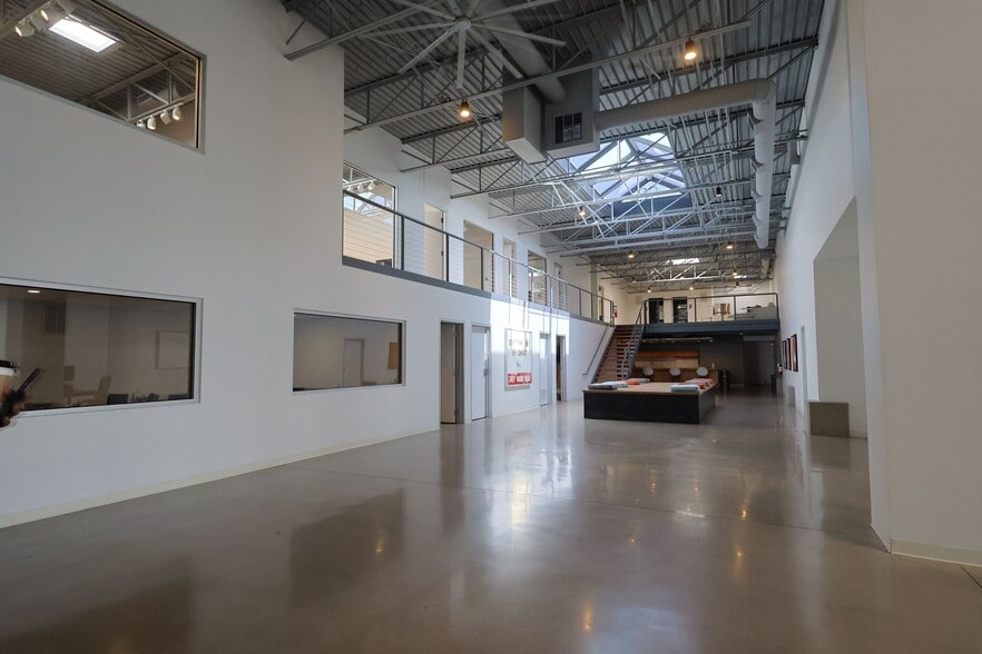 More Photos Of 155 Oak Lawn Ave, Dallas Loft Creative Space For Lease