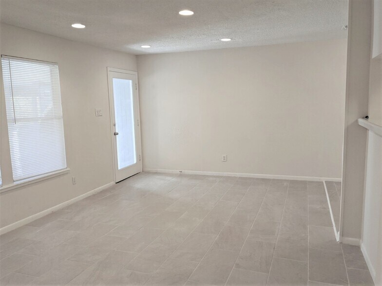 More Photos Of 704 E 22nd St, Houston Apartments For Sale