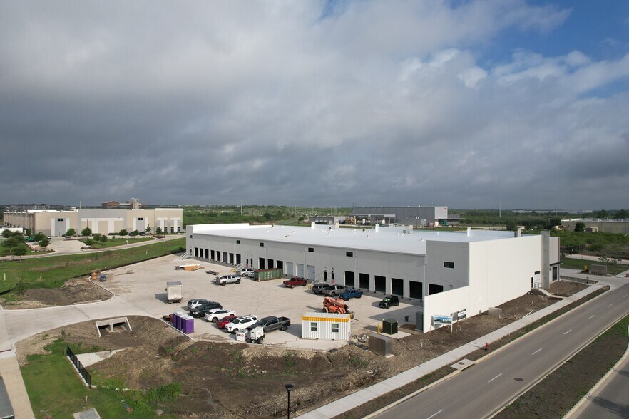 More Photos Of 19150 Marketplace Ave, Kyle Manufacturing For Lease