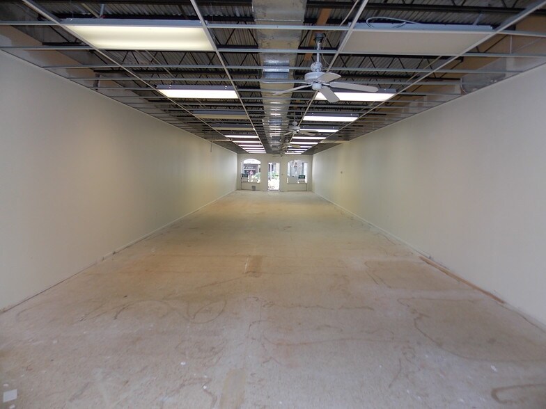 More Photos Of 1439-1443 Main St, Sarasota Storefront For Lease