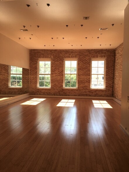 More Photos Of 314 Congress Ave, Austin Storefront Retail Office For Lease