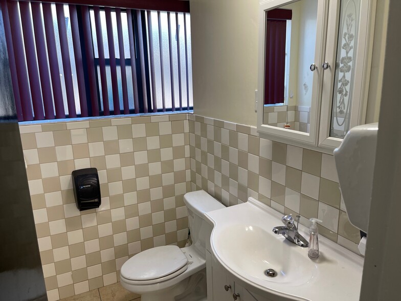 More Photos Of 3425 Dempster St, Skokie Office For Sale