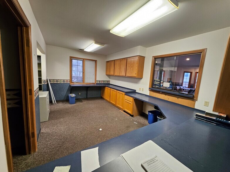 More Photos Of 13330 Darmstadt Rd, Evansville Office For Sale