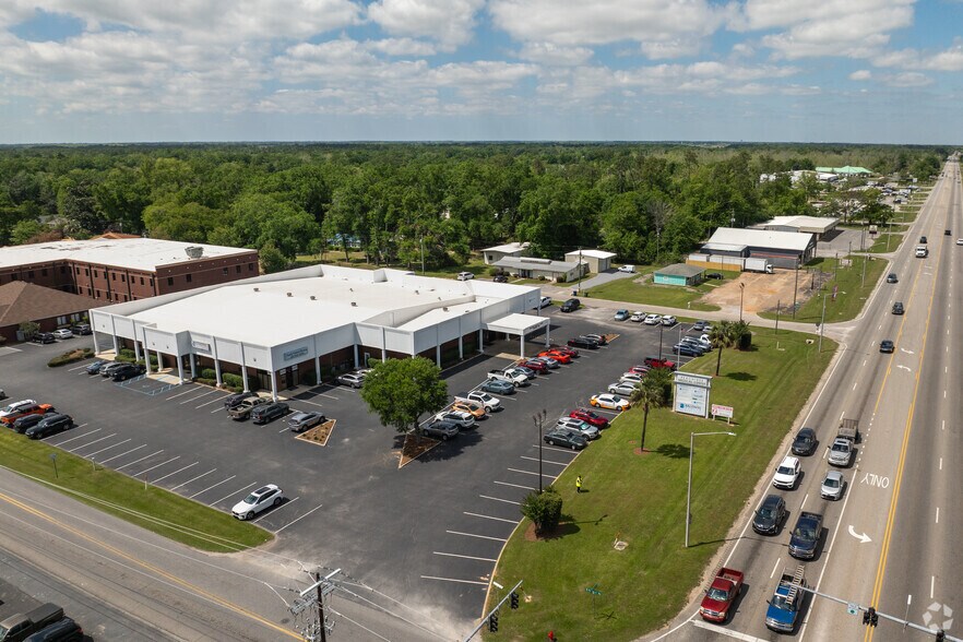 More Photos Of 1801-1821 N McKenzie St, Foley Medical For Lease