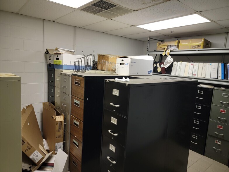 More Photos Of 917 Liechty Rd, Berne Office For Lease