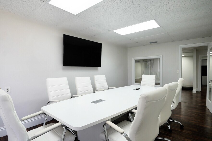 More Photos Of 2826 E Oakland Park Blvd, Fort Lauderdale Office For Sale