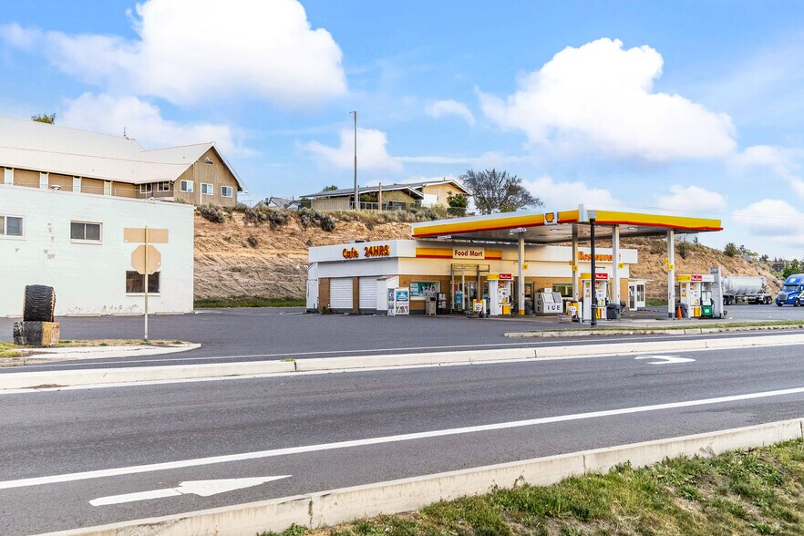 More Photos Of 992 SW Highway 97, Madras Service Station For Sale