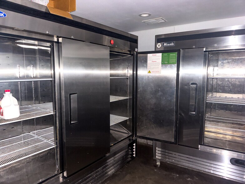 More Photos Of 3805 FM 2765, El Campo Restaurant For Sale