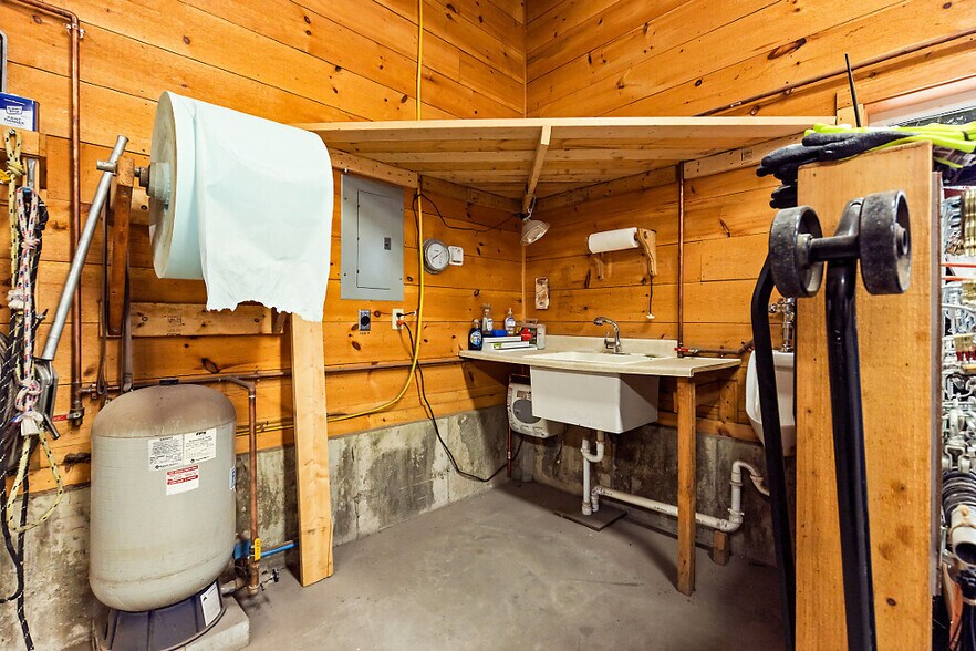 More Photos Of 17 Aviator Pl, Oakland Industrial For Sale