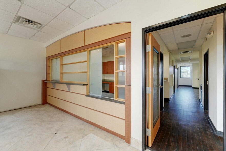 More Photos Of 4300 N Quinlan Park Rd, Austin Unknown For Lease