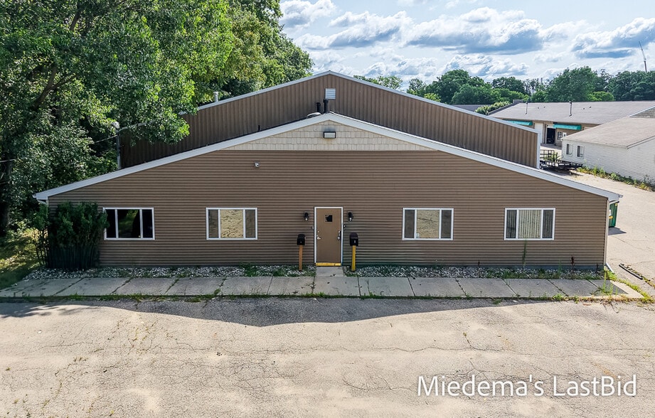 Primary Photo Of 409 Lentz Ct, Lansing Auto Repair For Sale