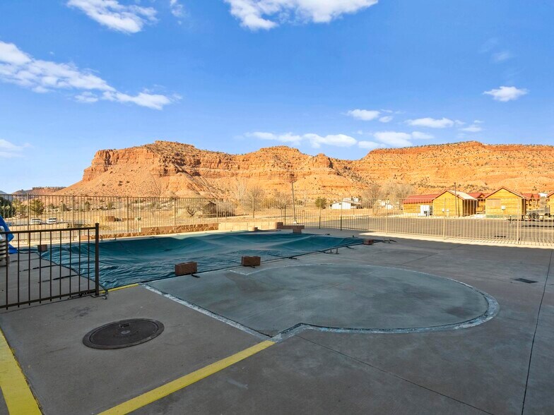 More Photos Of 815 E Hwy 89, Kanab Hotel For Sale