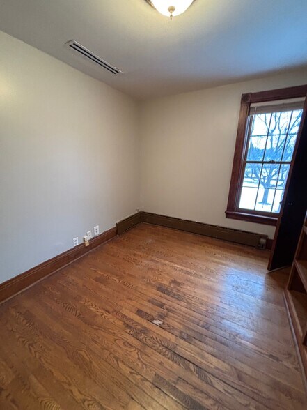 More Photos Of 236 Webster St, Batavia Office For Lease