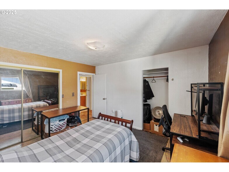 More Photos Of 2235 Broadway Ave, North Bend General Retail For Sale