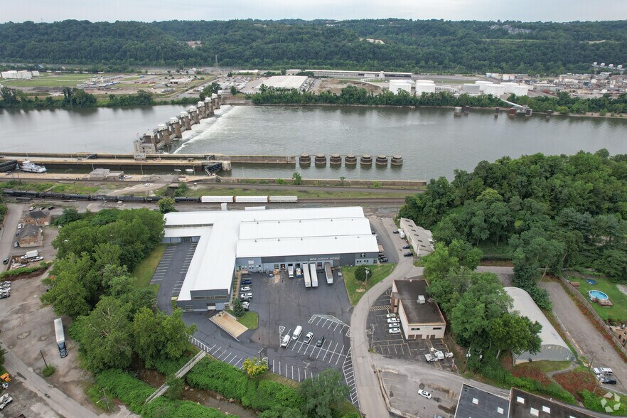 More Photos Of 1 Herron Ave, Emsworth Warehouse For Lease