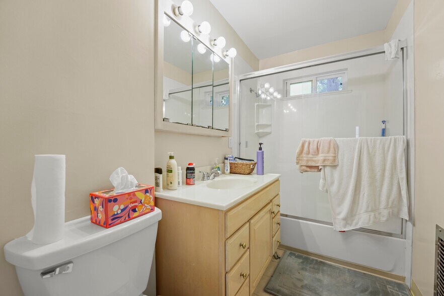 More Photos Of 2745 Byron St, Palo Alto Multifamily For Sale