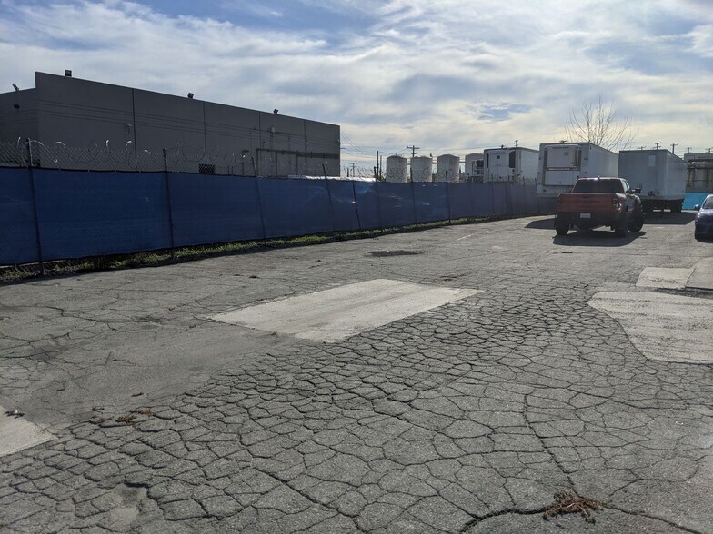 More Photos Of 5719 District Blvd, Vernon Land For Lease