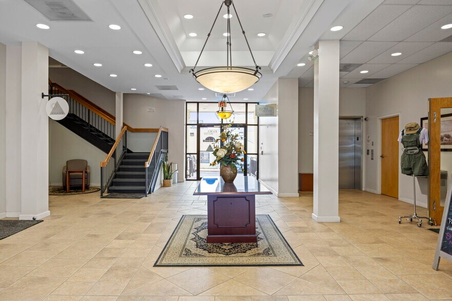 More Photos Of 90 N Main St, Harrisonburg Office For Sale