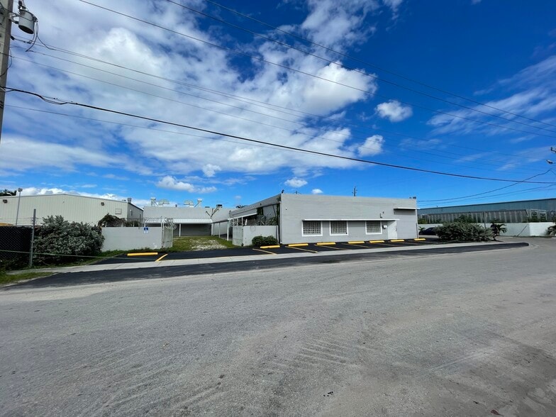 More Photos Of 5731 SW 23rd St, West Park Auto Repair For Lease