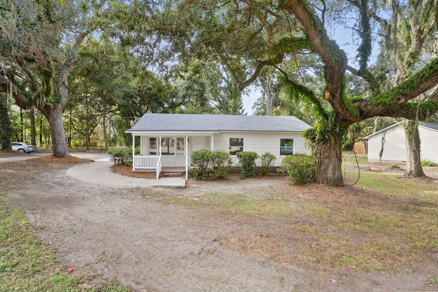 More Photos Of 27 Miller Dr W, Beaufort Office Residential For Sale