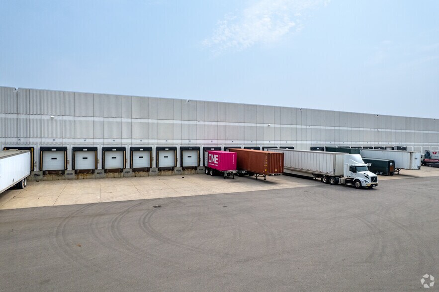 More Photos Of 150 Courtneypark Dr W, Mississauga Industrial For Sale