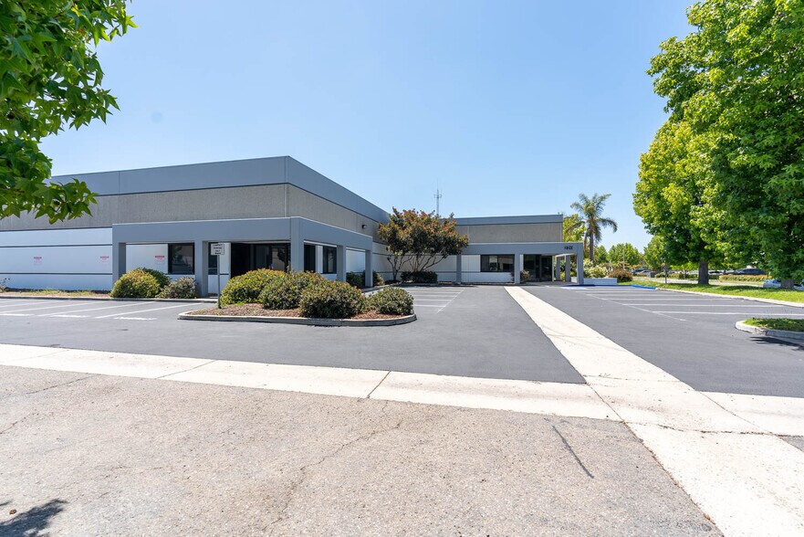 More Photos Of 220 Bernoulli Cir, Oxnard Manufacturing For Sale