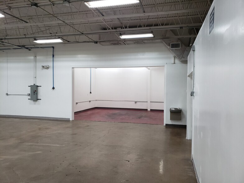 More Photos Of 3059-3061 SE Monroe St, Stuart Warehouse For Lease