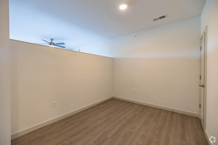 More Photos Of 5829 Madison Rd, Cincinnati Apartments For Lease