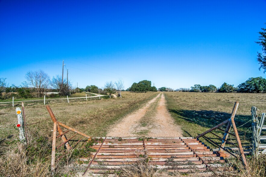 More Photos Of 3671 W Fm 1093 Rd, Wallis Land For Sale