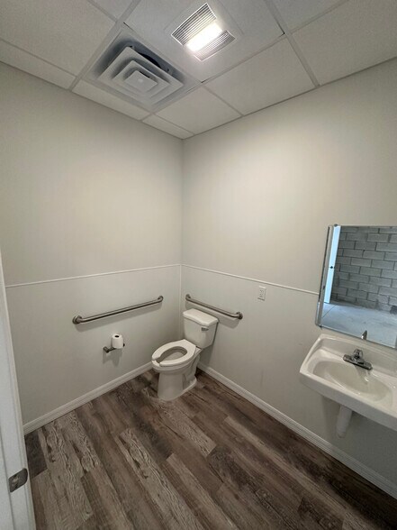 More Photos Of 500 NW University Blvd, Port Saint Lucie Unknown For Lease