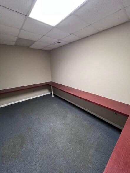 More Photos Of 3 Base St, West Columbia Flex For Lease