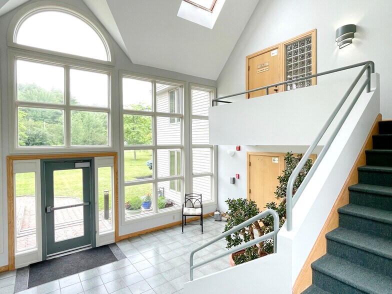 More Photos Of 174 S Freeport Rd, Freeport Unknown For Lease