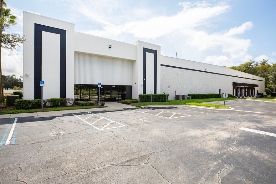 More Photos Of 1350 Tradeport Dr, Orlando Warehouse For Lease