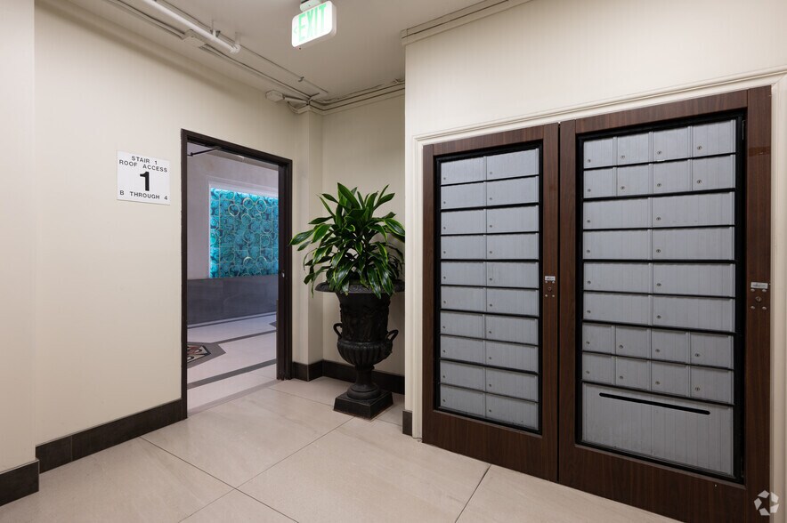 More Photos Of 9601-9621 Brighton Way, Beverly Hills Medical For Lease