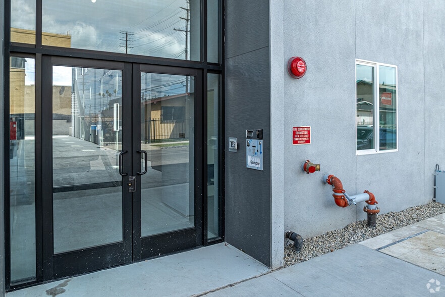 More Photos Of 300 W 60th St, Los Angeles Apartments For Sale