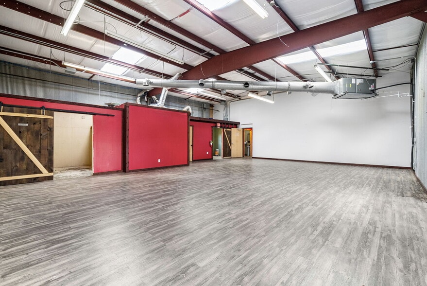 More Photos Of 1761 Jardco Dr, Clarksville Warehouse For Lease