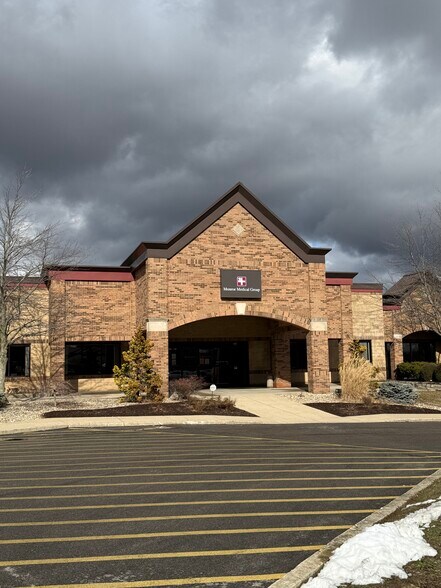 More Photos Of 413-431 S Landmark Ave, Bloomington Medical For Lease
